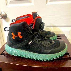 SOLD!!! Under Armour size 9.5 US Black & orange